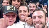 Saúl Álvarez celebró su triunfo con una selfie con Guillermo Ochoa, Javier "Chicharito" Hernández y Miguel Layún.