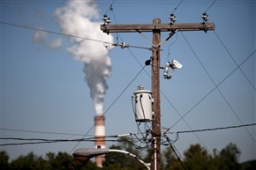  A plume of exhaust extends from the Mitchell Power Station, a coal-fired power plant owned by FirstEnergy, in New Eagle in September 2013.