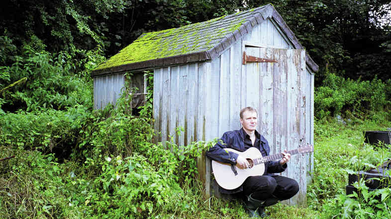 Scottish musician Jim Malcolm is featured in this week's Thistle & Shamrock. 
