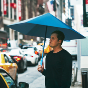 Justin Nagelberg uses the Sa in New York City. By replacing the metal skeleton with two canopies, the umbrella is lighter and has more headroom.