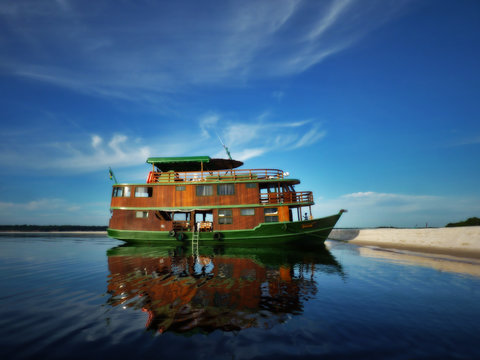 The Jacaré-Açu, which explores the Rio Negro.