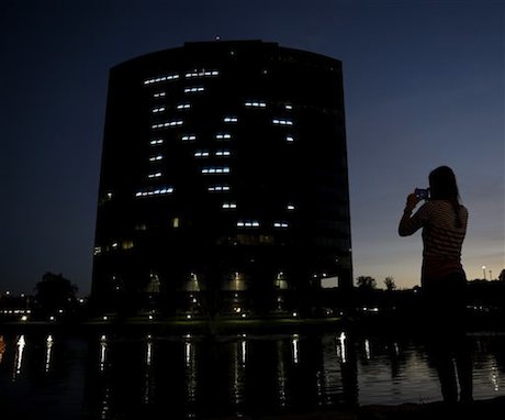 An office building in Kansas City after the Royals won the ALCS. (AP Photo/Charlie Riedel)