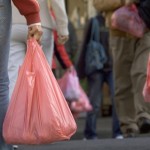 <a href=http://ww2.kqed.org/news/2014/09/30/brown-signs-statewide-ban-on-plastic-bags/ target=_blank >Brown Signs Statewide Ban on Plastic Bags</a>
