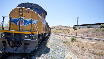 Union Pacific owns the tracks that would deliver crude oil to the Valero refinery in Benicia. (Deborah Svoboda/KQED)