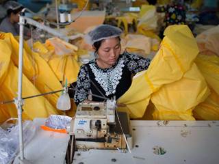 China Factory Races to Produce Ebola Protective Suits