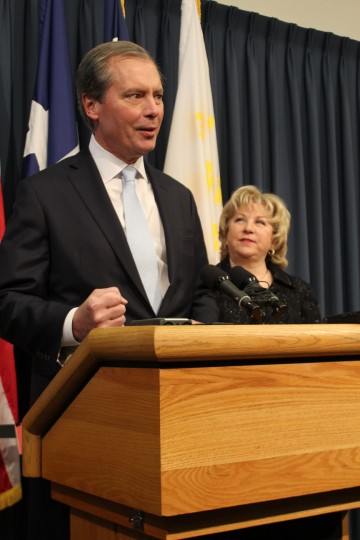 Lt. Gov. Dewhurst and Sen. Jane Nelson (R-Flower Mound) at Wednesday's press conference discuss SB 7 and 8.