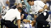 El quarterback de los Cowboys, Tony Romo sufrió una lesión en un partido contra Washington el lunes, 27 de octubre de 2014, en Arlington, Texas.