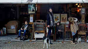 Author Mimi Thorisson and her husband, photographer Oddur Thorisson, moved their six children and dogs from a Parisian apartment to a farmhouse in the Médoc region of France.