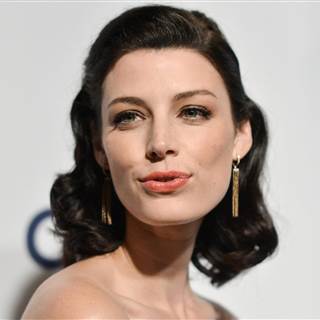 'Mad Men' Star Jessica Pare Pregnant With First Child