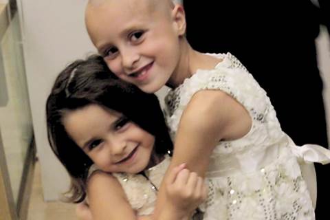 Girl Shaves Head to Support 5-year-old Sister in Remission