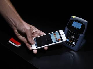 With Apple Pay, Tech Giant Bets Big on Mobile Payments