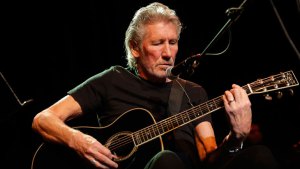 Roger Waters Attends NYC Ceremony with Black Eye and Stitches