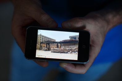 The father of Jejoen Bontinck, a young Belgian who spent three weeks in the same cell as James Foley and other hostages, showed a picture of the prison where they were held.