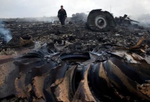 An Emergencies Ministry member walks at a site of a Malaysia Airlines Boeing 777 plane crash near the settlement of Grabovo in the Donetsk region, July 17, 2014. REUTERS/Maxim Zmeyev