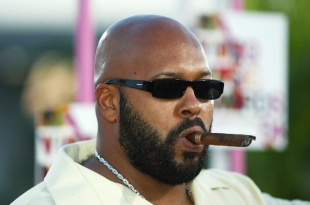 Suge Knight arrives at the 2004 MTV Video Music Awards