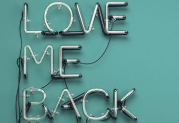 lovemebackcover