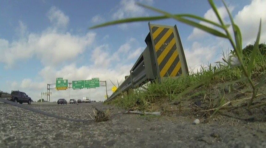 The Trinity ET-Plus guardrail on a Dallas highway. (Source: ABC)