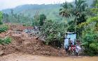 Sri Lanka mudslide: 100 feared dead