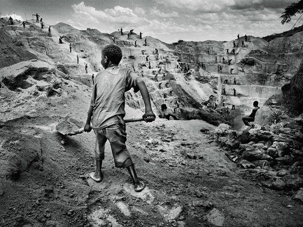 Picture of a child laborer at a militia-run mine in Watsa