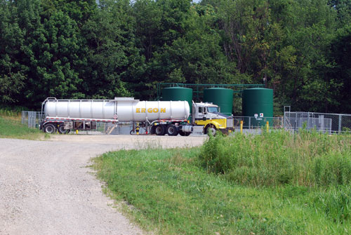 Tanker emptying condensate tanks