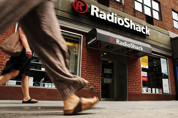 Fighting off bankruptcy, RadioShack struck a deal with the hedge fund Standard General.