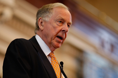 Legendary oilman T. Boone Pickens says operators are to blame for plunging oil prices.