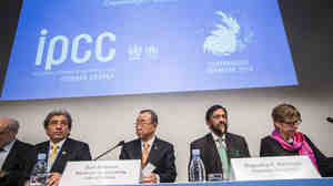 Manuel Pulgar-Vidal, Peru's Minister of Environment, U.N. Secretary-General Ban Ki-moon, Intergovernmental Panel on Climate Change (IPCC) Chairman Rajendra Pachauri and Renate Christ, Secretary of the IPCC present the Synthesis Report during a news conference in Copenhagen on Sunday.
