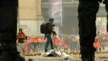 Cars upturned, smoke bombs fired amid clashes in Belgium over new government