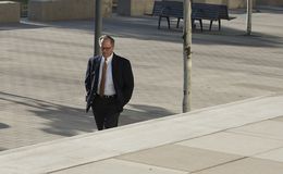 Former Dewhurst consultant Buddy Barfield walks to Austin federal court to plead guilty of embezzling almost $2-million in campaign funds on Oct. 21, 2014.