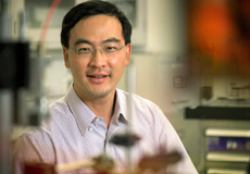 UT Arlington professor to increase speed, capacity on silicon chips with novel lasers