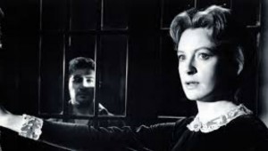 Peter Wyngarde haunts Deborah Kerr in "The Innocents".