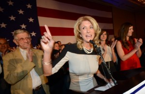 Wendy Davis was flanked by her father and her daughters during her 2012 victory speech in Fort Worth.
