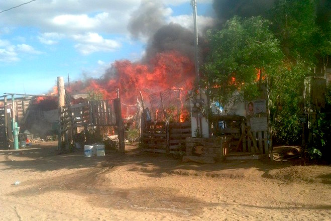 Incendio consume 10 viviendas en la colonia La Pasión, en La Paz