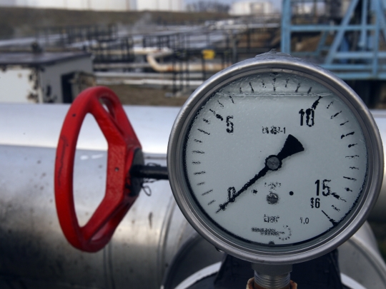 What is the best way for the U.S. to counter Russia’s natural gas threats?