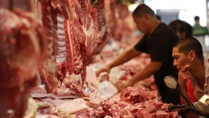 A customer chooses meat at a meat market in Beijing May 31, 2013. With more money in their pockets, millions of Chinese are seeking a richer diet and switching to beef, driving imports to record levels and sending local meat firms abroad to scout for potential acquisition targets among beef farmers and processors. Picture taken May 31, 2013. REUTERS/Kim Kyung-Hoon (CHINA - Tags: FOOD BUSINESS) - RTX10D4M