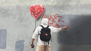 141111-banksy-graffitti