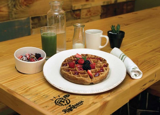 Not fancy, just fabulous: Righteous Foods’ multigrain waffle with fresh fruit juice and acai bowl.