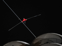 Daredevil Nik Wallenda walks a tightrope between Marina City and the Leo Burnett Building on Nov. 2, 2014. (Photo by David Banks/Getty Images)