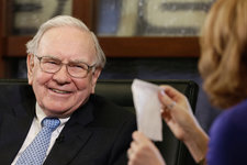 Warren Buffett has told Berkshire shareholders that he is hungry for big deals.