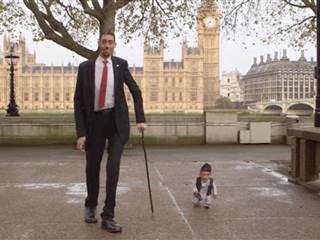 World's Tallest and Shortest Men Meet in London