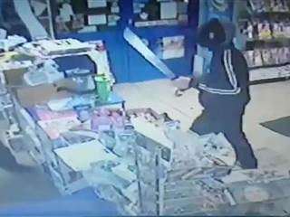 Shopkeeper Fights Back Against Machete Wielding Robber