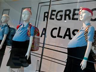 Pregnant Teenage Mannequins Shock Mall Goers in Caracas