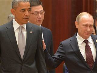 Cameras Catch Putin Giving Obama a Pat on the Back
