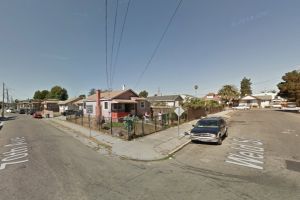 Man shot dead in East Oakland; killer sought - Photo