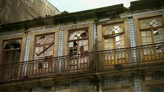 Abandoned buildings in Porto