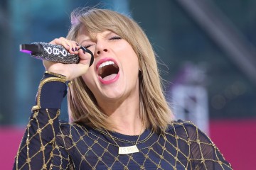 Taylor Swift performs live in Times Square on Good Morning America