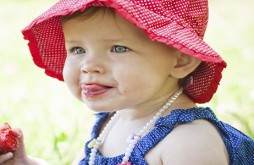 Girl Eating Strawberry_560x300