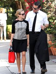 Reese Witherspoon and her husband, Jim Toth, stroll