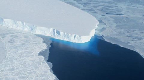 "A West Antarctic ice sheet that is roughly the size of Texas is losing the amount of ice equivalent to Mount Everest every two years, representing a melt rate that has tripled over the last decade, according to new research to be published in the journal Geophysical Research Letters on Friday." - Think Progress/Climate Progress

bit.ly/1pTENI6