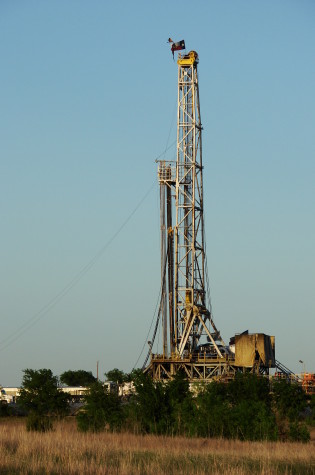 Texas Barnett Shale gas drilling rig near Alvarado, Texas